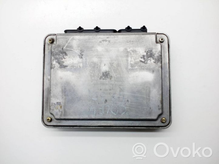 Volkswagen Golf IV Sterownik / Moduł ECU 038906013