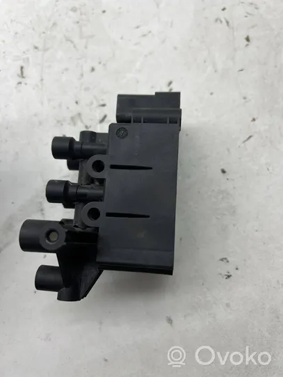 Audi Q7 4M Air suspension valve block 4m0616013a