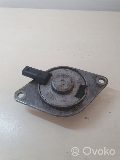 Opel Astra J Valvola di controllo dell’olio 55562223