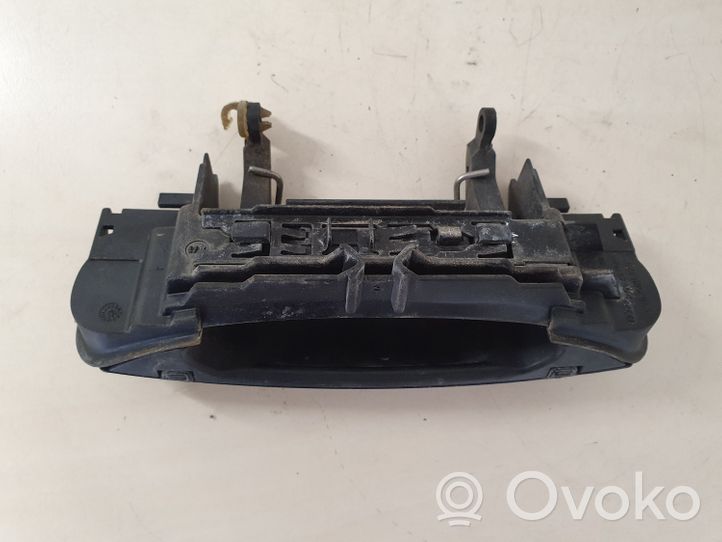 Audi A4 S4 B7 8E 8H Etuoven ulkokahva 4B0839885