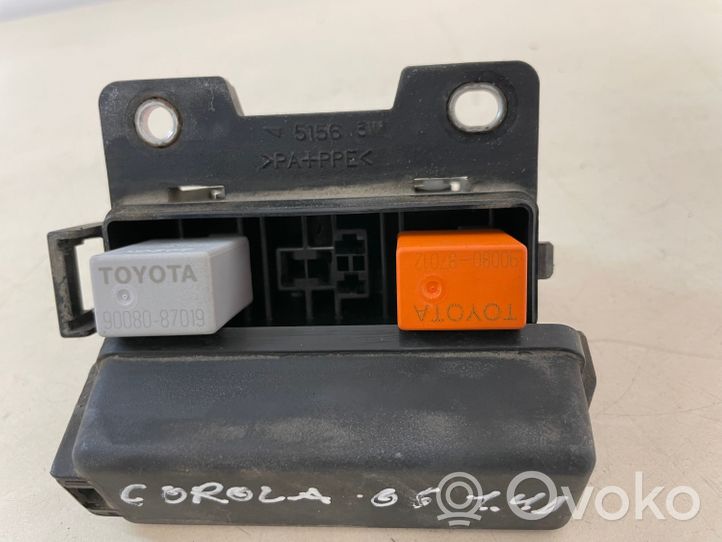 Toyota Corolla E120 E130 Skrzynka bezpieczników / Komplet 5156