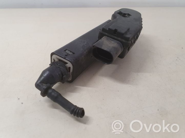 Audi A8 S8 D3 4E Ugello a spruzzo lavavetri per faro 4E0955965A