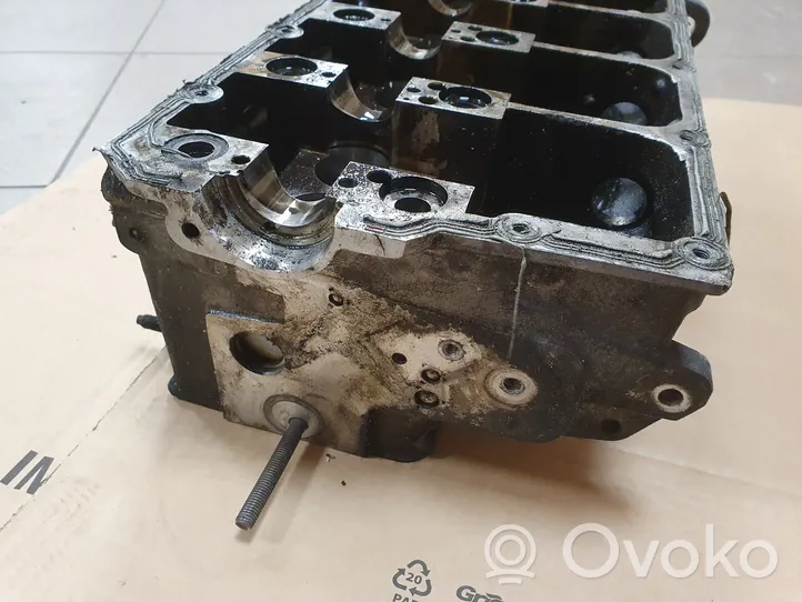 Volkswagen PASSAT B6 Testata motore 038103373R