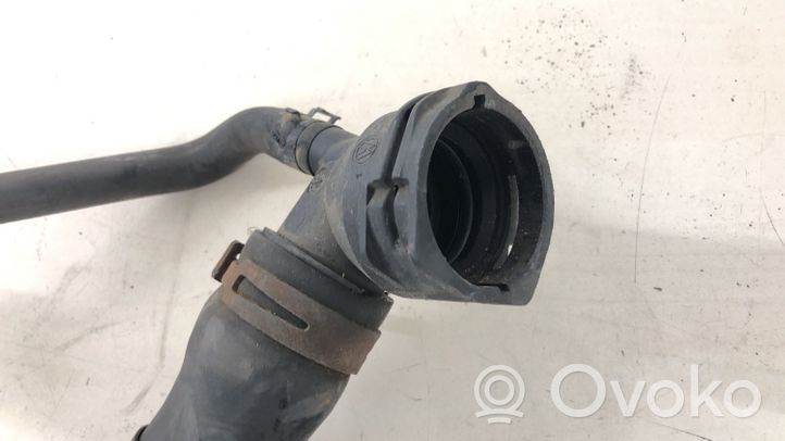 Volkswagen Golf V Moottorin vesijäähdytyksen putki/letku 3C0122291