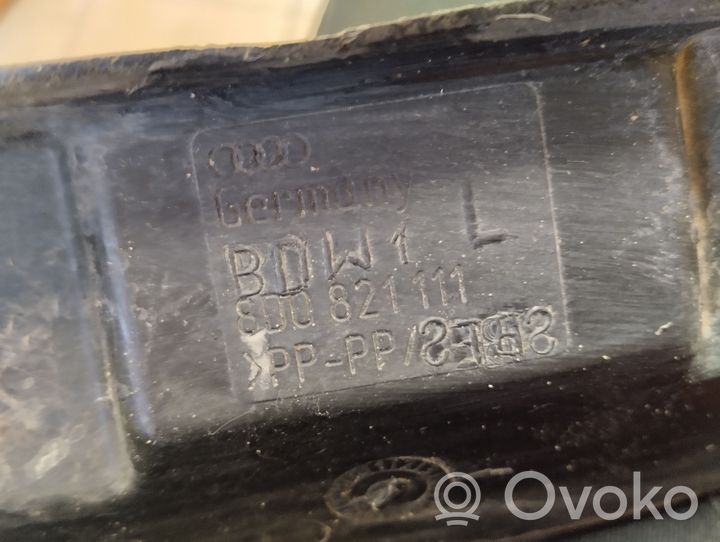 Audi A4 S4 B5 8D Rivestimento dell’estremità del parafango 8D0821111