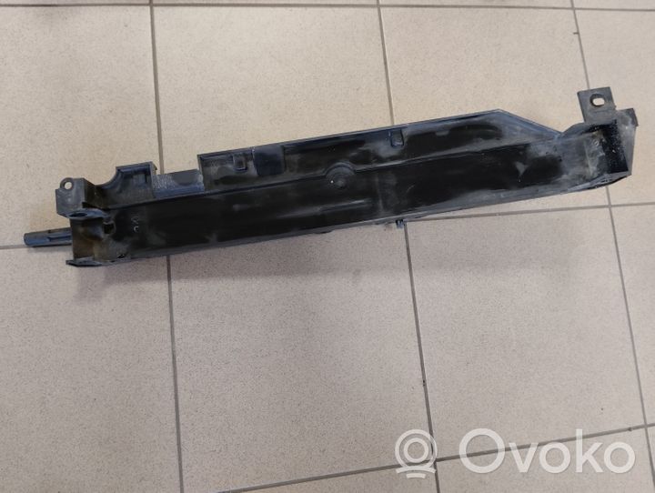 Land Rover Discovery 3 - LR3 Staffa di montaggio del radiatore AH32BB589A