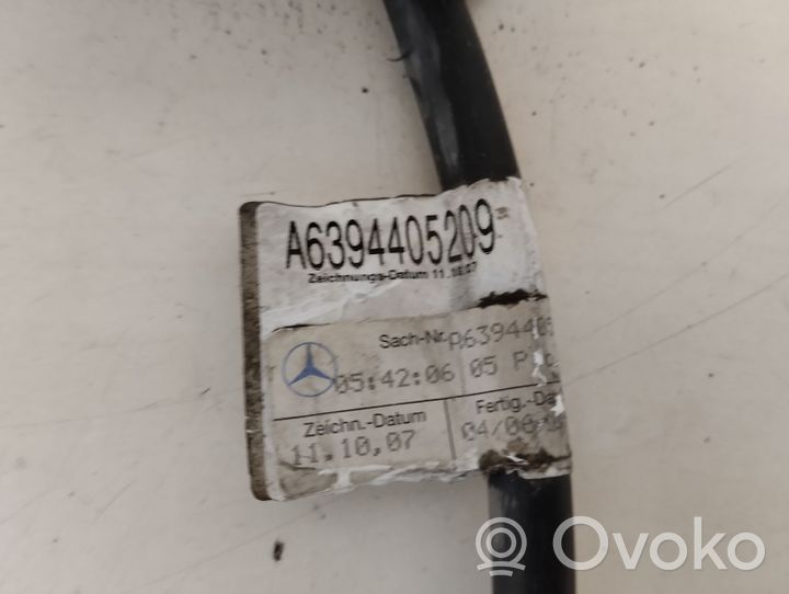 Mercedes-Benz Vito Viano W639 Takaoven johtosarja A6394405209