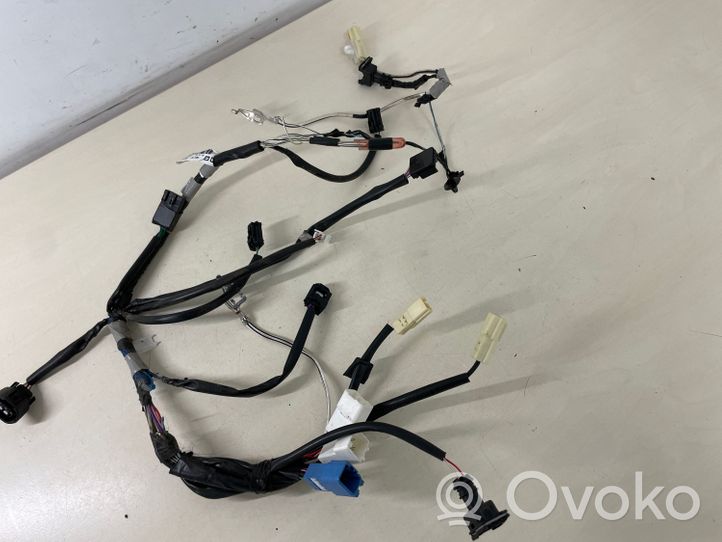 Toyota Avensis T270 Aizmugurējā bagāžnieka vadu instalācija 8218505140J