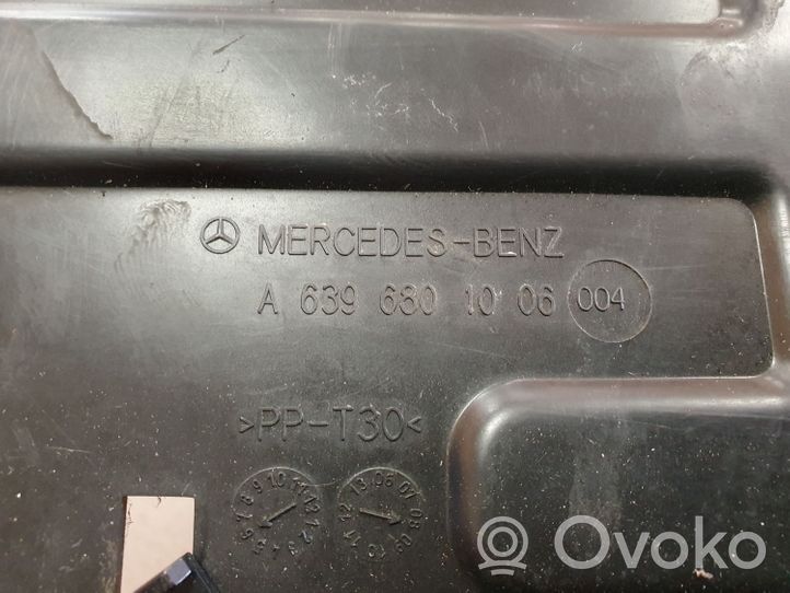Mercedes-Benz Vito Viano W639 Kojelaudan alempi verhoilu A6396801006