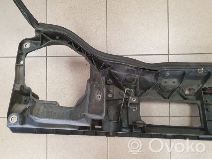 Opel Vivaro Jäähdyttimen kehyksen suojapaneeli 8200411923