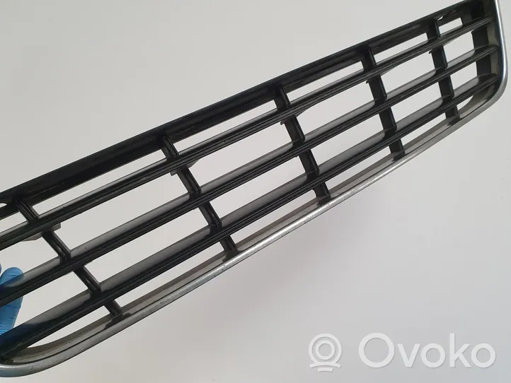 Volkswagen PASSAT B6 Grille inférieure de pare-chocs avant 3C0853677