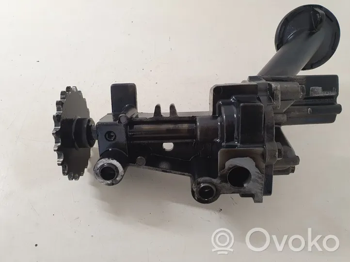 Opel Vivaro Oil pump 7700600252