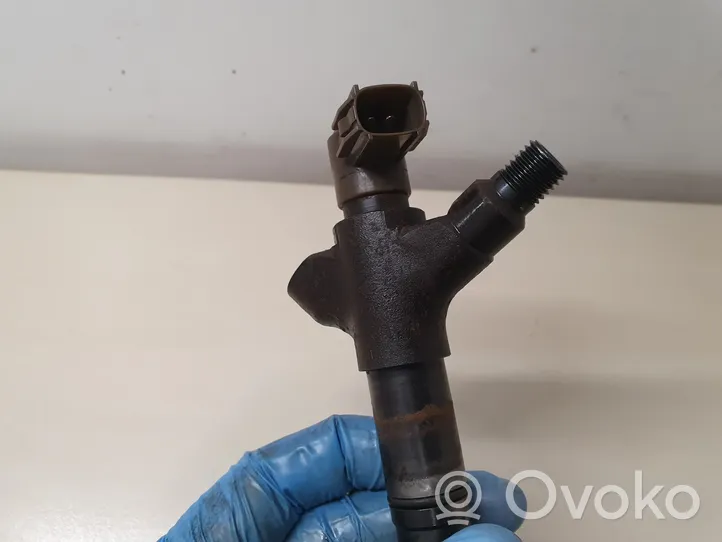 Toyota Avensis T270 Injecteur de carburant 236700R100