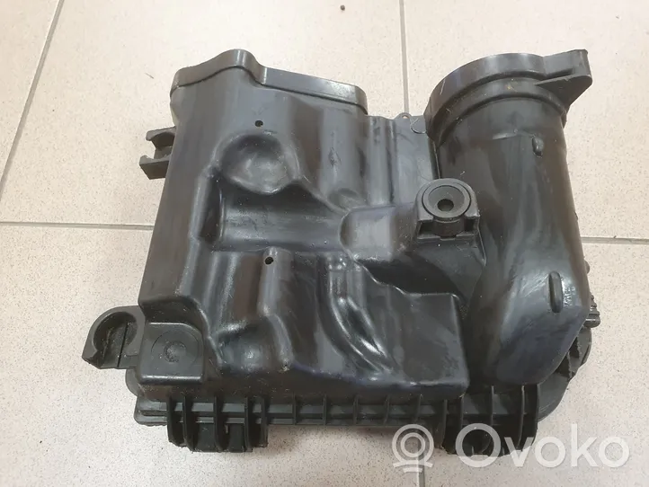 Mercedes-Benz C W205 Boîtier de filtre à air A2760903701