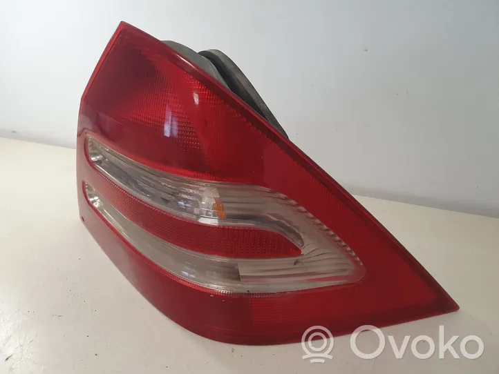 Mercedes-Benz C W203 Lampa tylna 