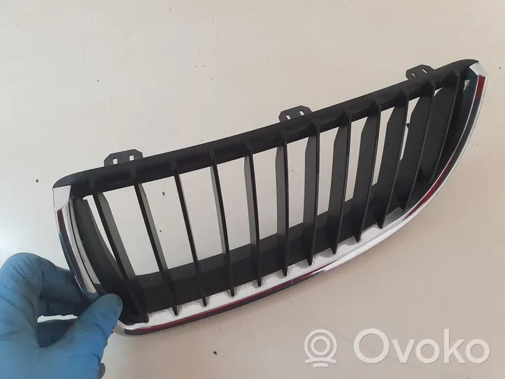 BMW 3 E90 E91 Maskownica / Grill / Atrapa górna chłodnicy 7120007