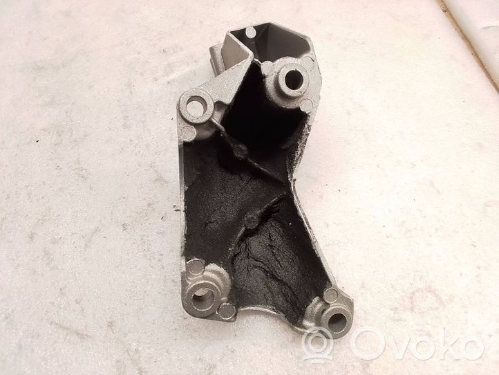 Audi A4 S4 B6 8E 8H Support, suspension du moteur 8E0199307A