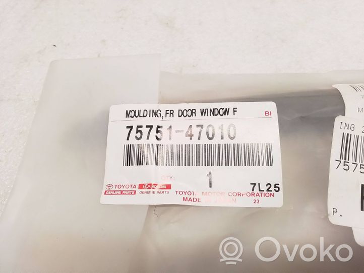 Toyota Prius Prime Rivestimento della portiera anteriore (modanatura) 7575147010