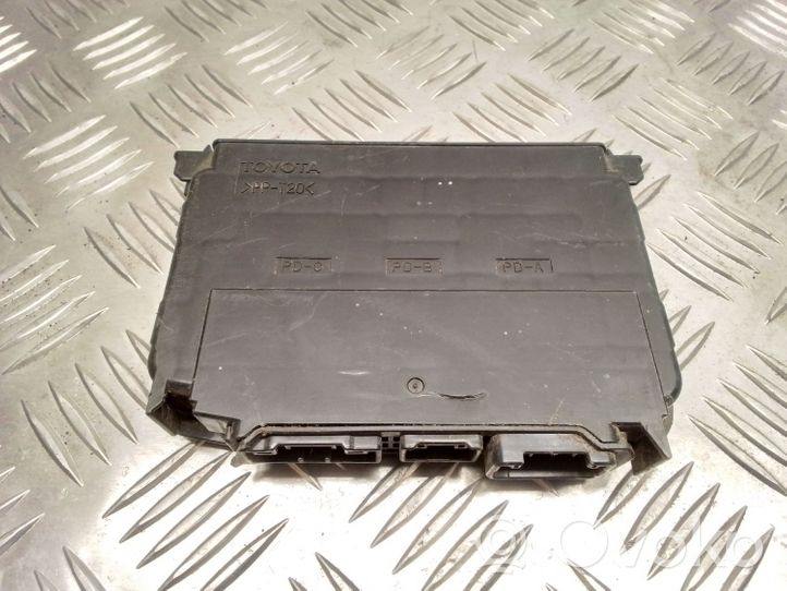 Lexus RX 450H Module de fusibles 8272048090