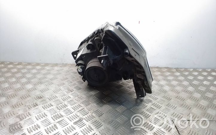 Renault Trafic III (X82) Phare frontale 260109424R