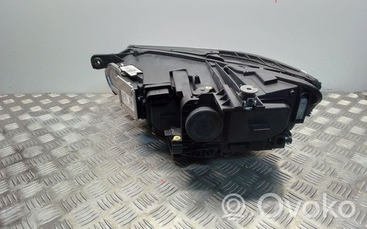 Volkswagen PASSAT B8 Lampa przednia 3G1941082J