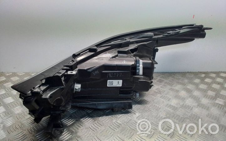 Toyota Highlander XU70 Lampa przednia 100008A06K