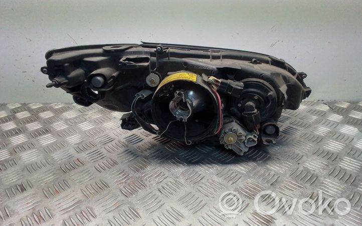 Subaru Outback Lampa przednia 10020954