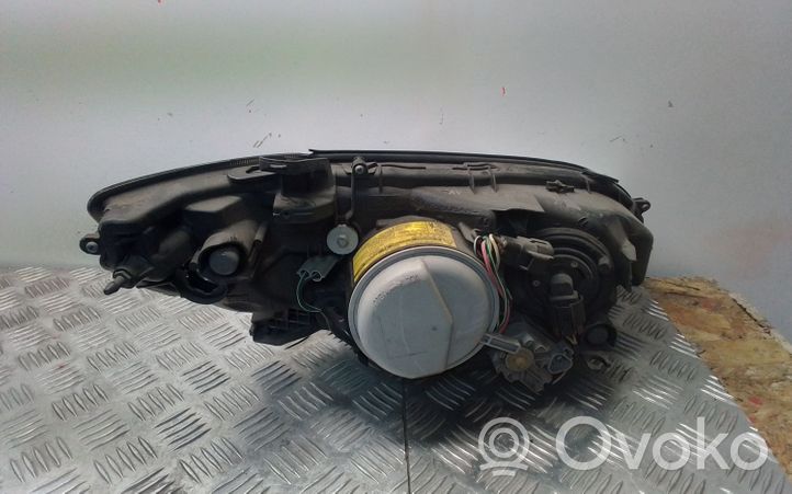 Subaru Outback Lampa przednia 10020954