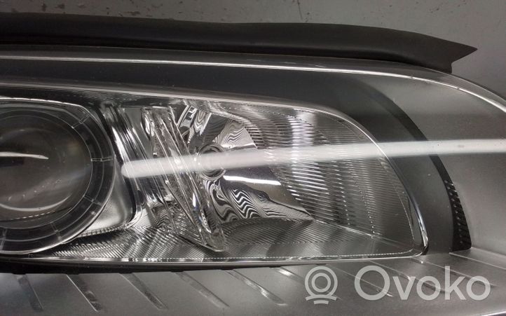 Volvo S80 Lampa przednia 31383541