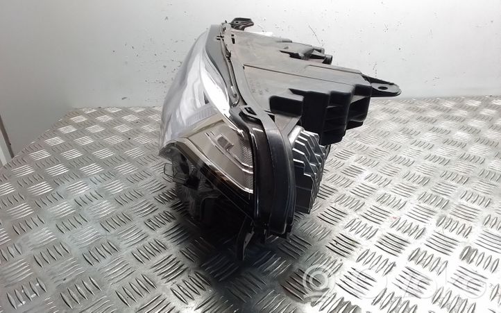 Volvo XC90 Lampa przednia 31353153