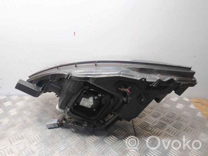 Lexus RX 330 - 350 - 400H Lampa przednia 