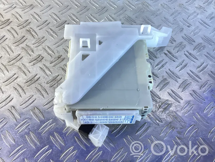 Lexus CT 200H Module de fusibles 8922176060