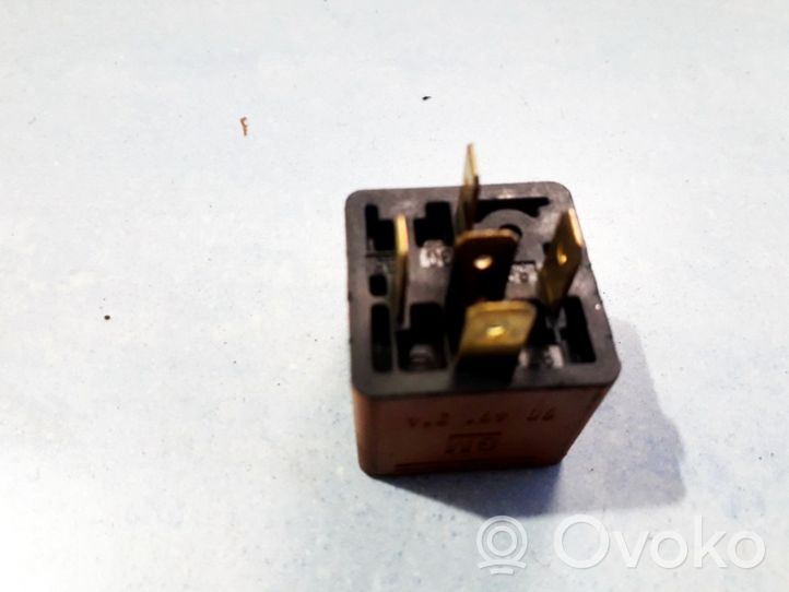 Opel Vectra B Other relay 0332209136