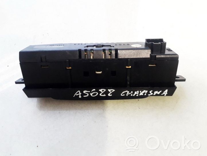 Mitsubishi Carisma Monitori/näyttö/pieni näyttö MR114346