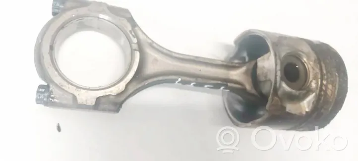 Honda CR-V Piston with connecting rod 