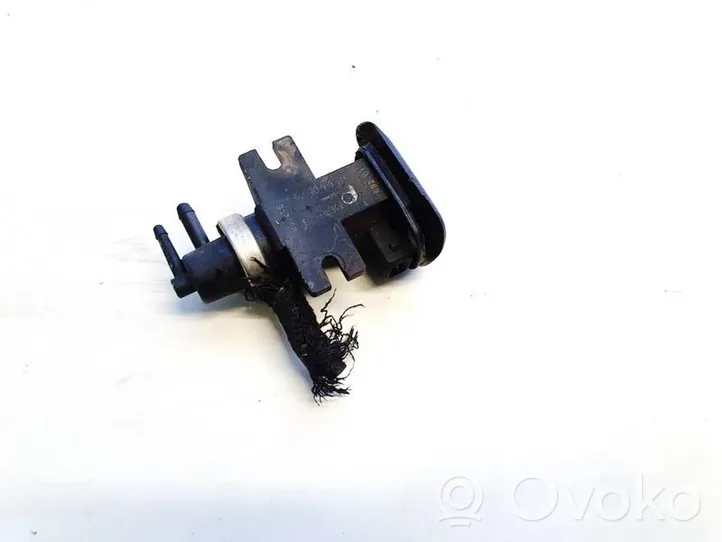 Audi A4 S4 B5 8D Turboahtimen magneettiventtiili 72190320