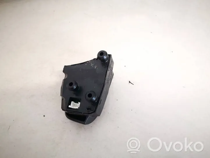 Volvo V50 Boutons / interrupteurs volant 8637471