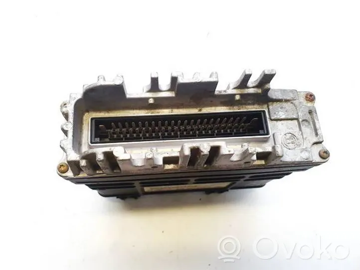 Volkswagen Golf III Calculateur moteur ECU 0261203184