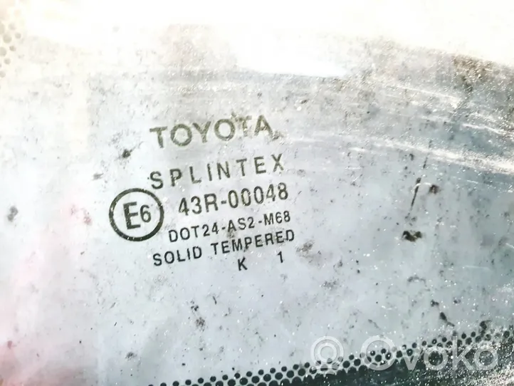 Toyota Avensis T250 Szyba karoseryjna tylna 