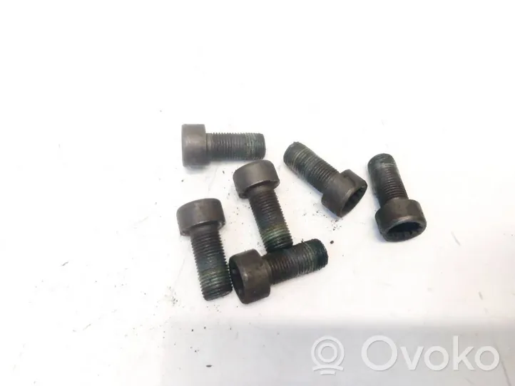 Volkswagen Touran I Nuts/bolts 