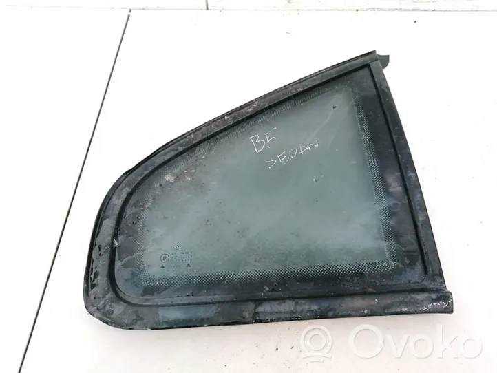 Volkswagen PASSAT B5 Rear side window/glass 