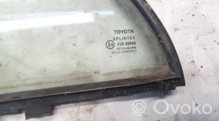 Toyota Avensis T250 Fenêtre latérale vitre arrière 