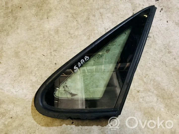 Saab 900 Fenêtre latérale avant / vitre triangulaire 