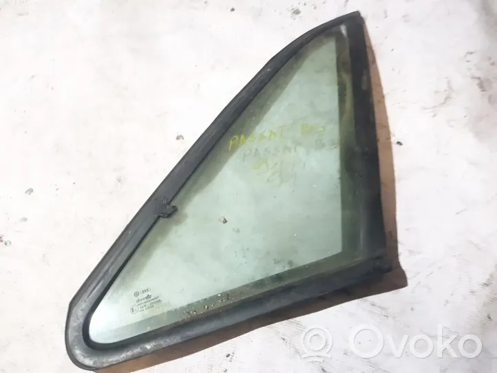 Volkswagen PASSAT B3 Rear side window/glass 