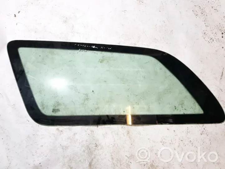 Ford Mondeo MK II Fenêtre latérale avant / vitre triangulaire 