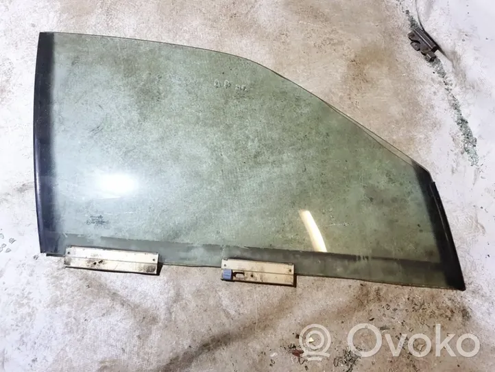 Opel Omega B1 Front door window glass four-door 