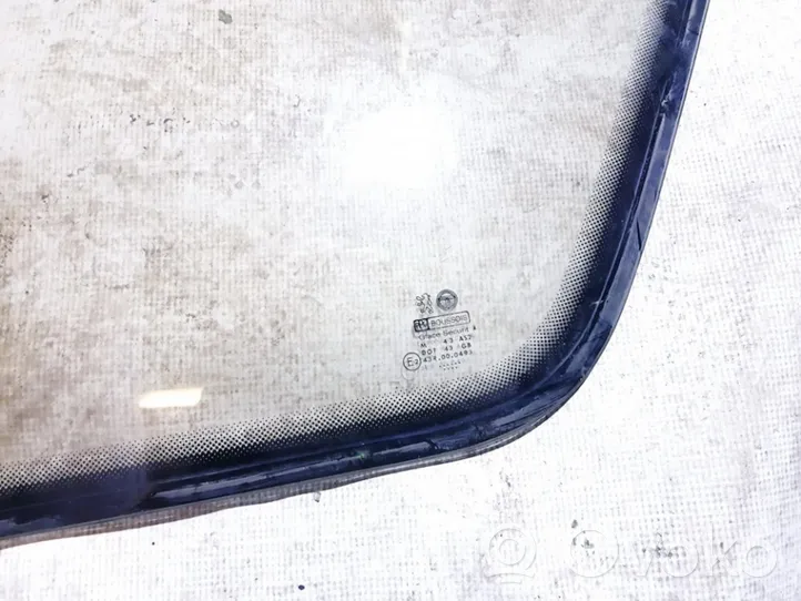 Peugeot 405 Fenêtre latérale avant / vitre triangulaire 