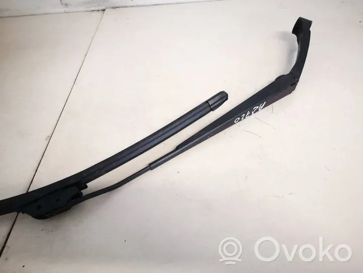 Toyota Land Cruiser (J100) Front wiper blade arm 