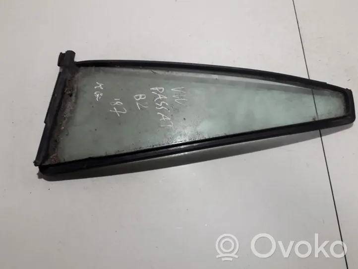 Volkswagen PASSAT B2 Rear vent window glass 