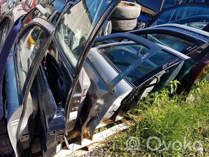 Nissan Primera Porte avant silver